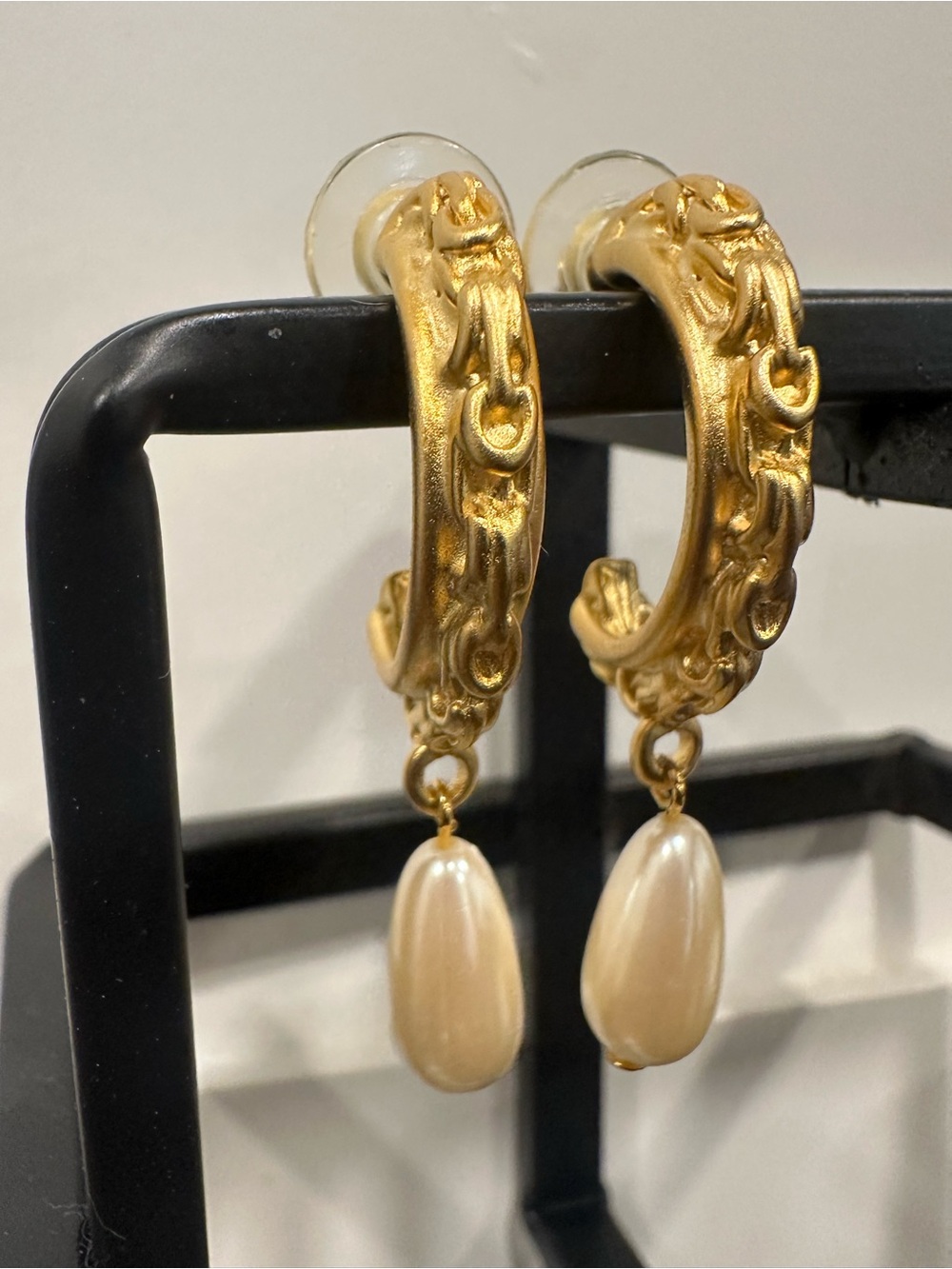Gold Textured Hoop Earrings with Cream Pearl Drops